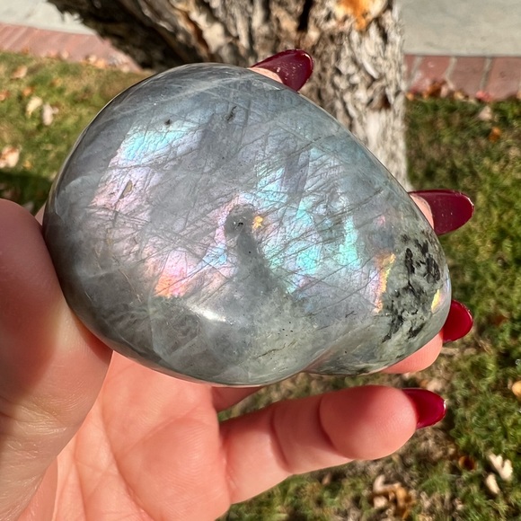 Labradorite Heart Carving - Blue and Pink Flash - Picture 3 of 4